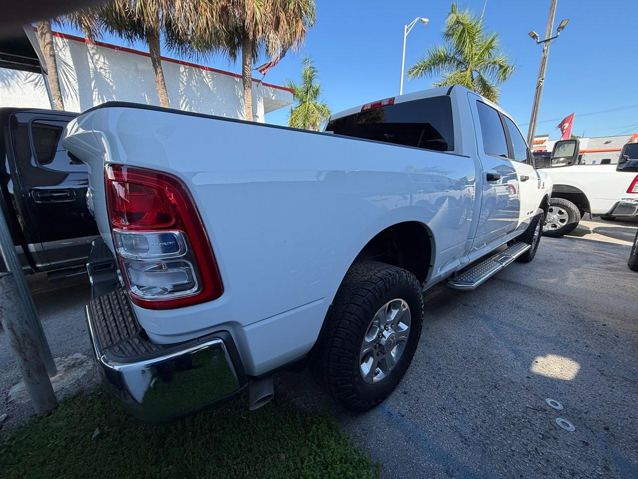RAM 2500 Tradesman Crew Cab SWB 4WD 2024