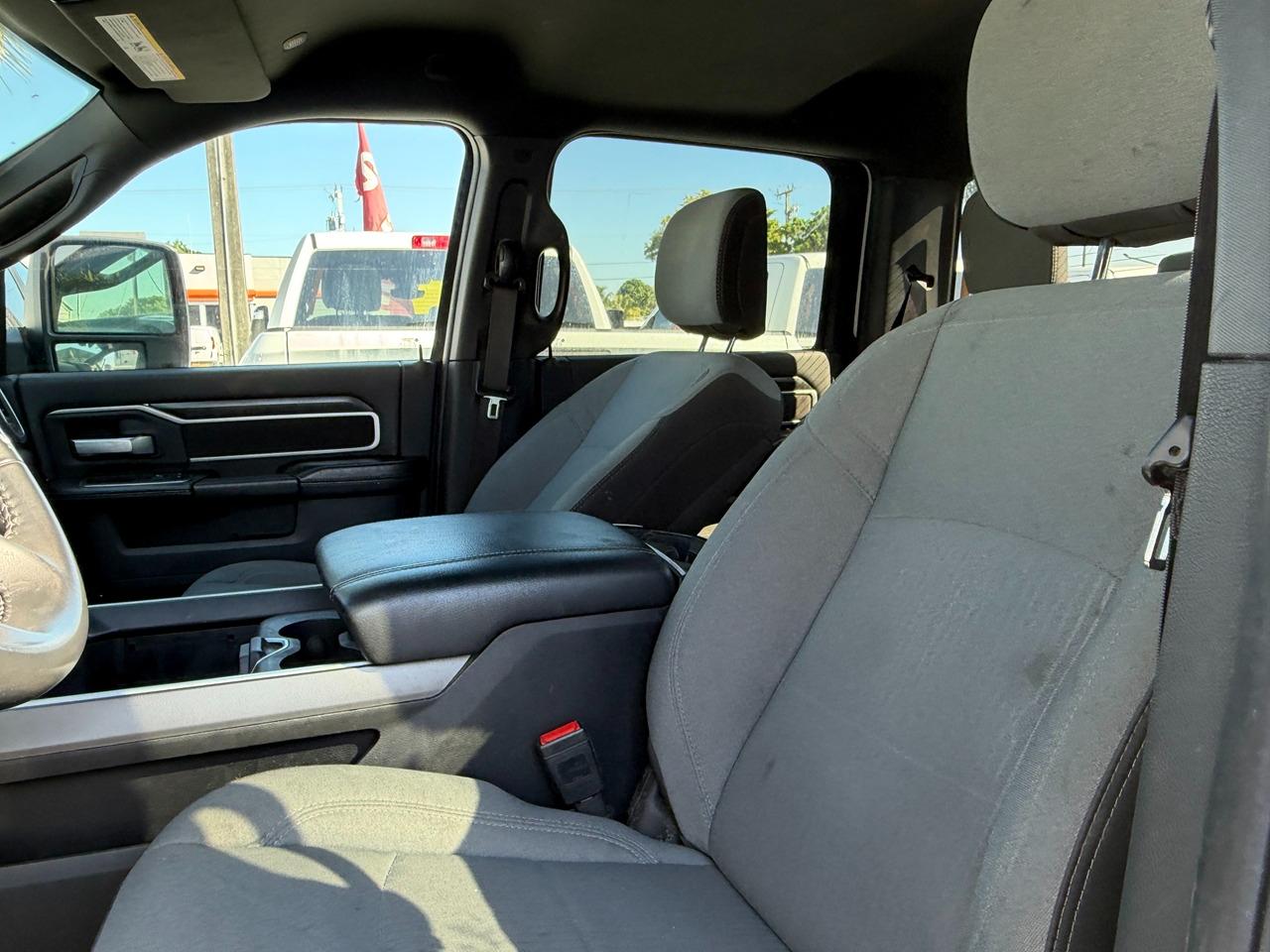 RAM 2500 Tradesman Crew Cab SWB 4WD 2024