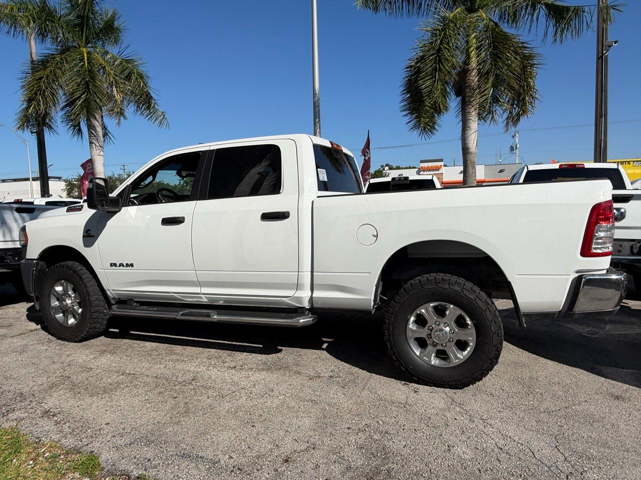 RAM 2500 Tradesman Crew Cab SWB 4WD 2024