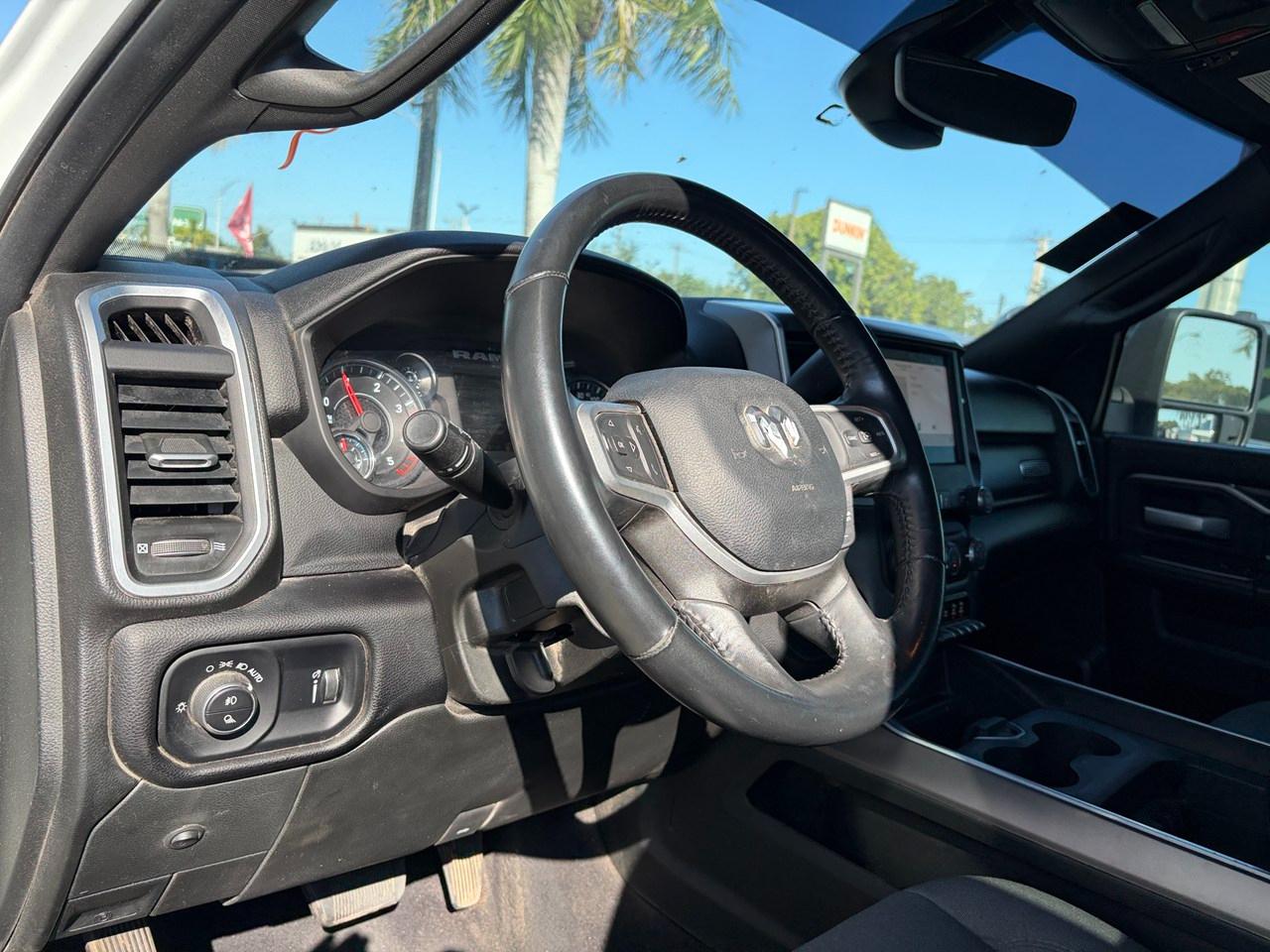 RAM 2500 Tradesman Crew Cab SWB 4WD 2024