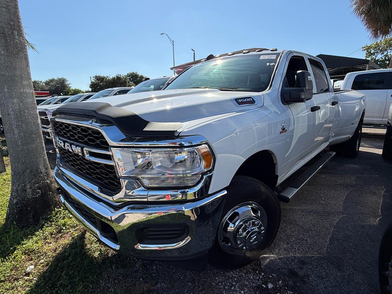 RAM 3500 Tradesman Crew Cab 4WD DRW 2024
