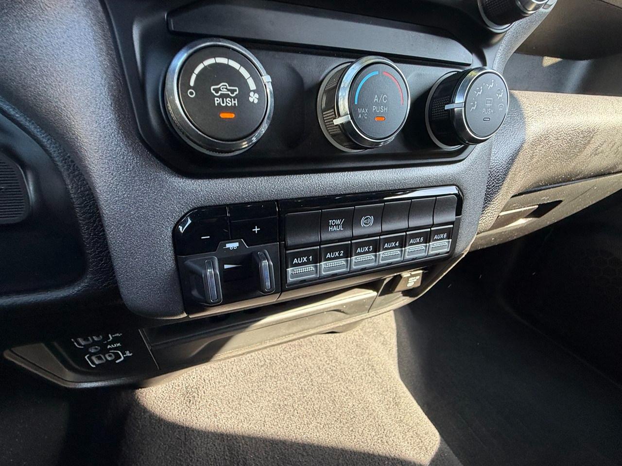 RAM 3500 Tradesman Crew Cab 4WD DRW 2024