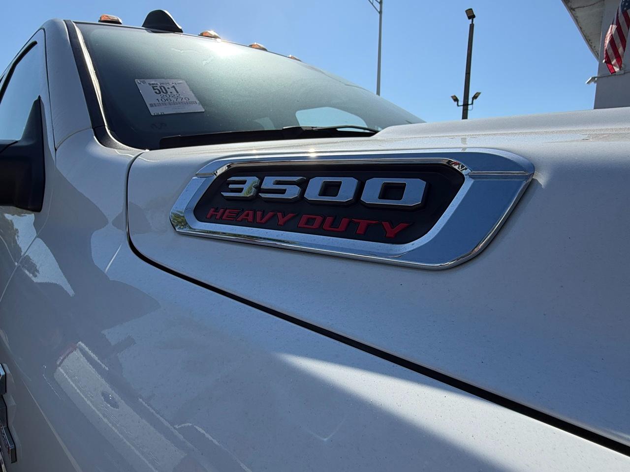 RAM 3500 Tradesman Crew Cab 4WD 2022