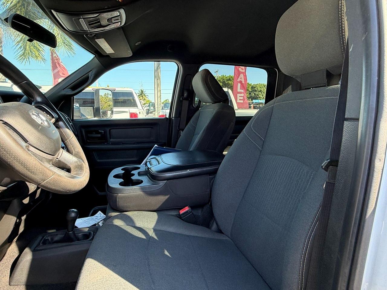 RAM 3500 Tradesman Crew Cab 4WD 2022