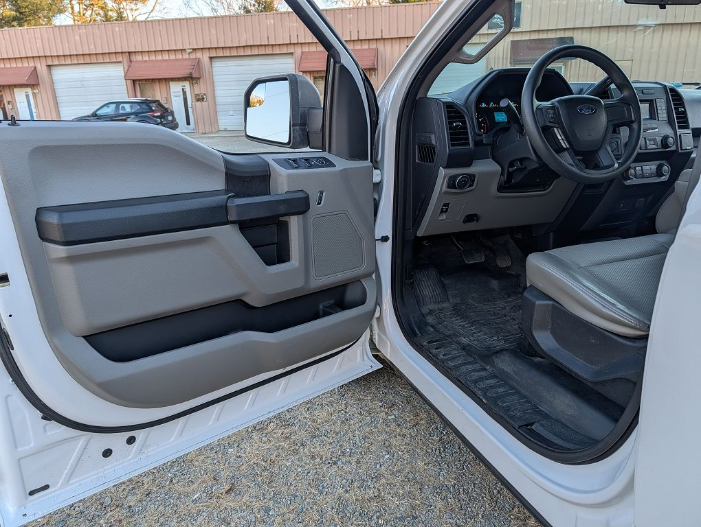 Ford F-150 4WD SuperCrew 145" XL 2016