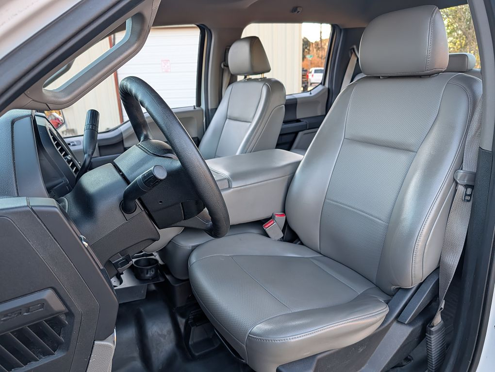 Ford F-150 4WD SuperCrew 145" XL 2016