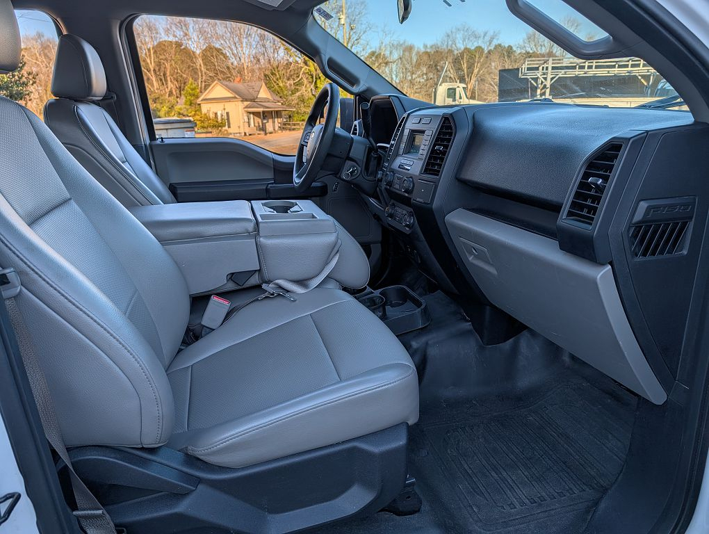 Ford F-150 4WD SuperCrew 145" XL 2016