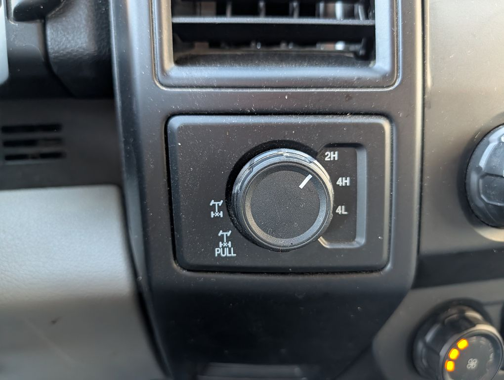 Ford F-150 4WD SuperCrew 145" XL 2016