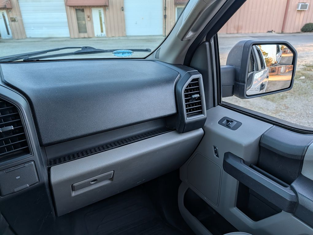 Ford F-150 4WD SuperCrew 145" XL 2016