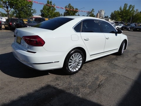 Volkswagen Passat 4dr Sdn 1.8T Auto SE 2016 Volkswagen Passat 4dr Sdn 1.8T Auto SE 2016