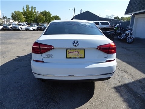 Volkswagen Passat 4dr Sdn 1.8T Auto SE 2016 Volkswagen Passat 4dr Sdn 1.8T Auto SE 2016