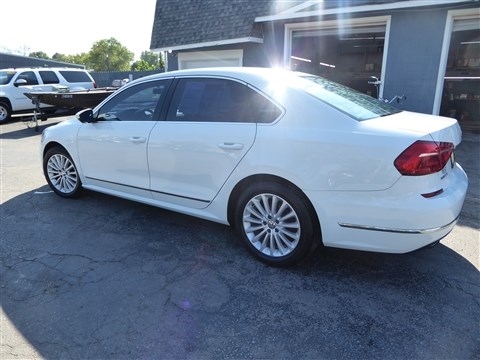 Volkswagen Passat 4dr Sdn 1.8T Auto SE 2016 Volkswagen Passat 4dr Sdn 1.8T Auto SE 2016