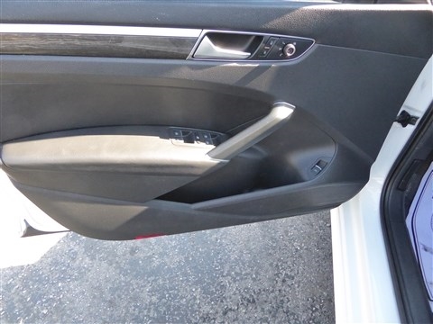 Volkswagen Passat 4dr Sdn 1.8T Auto SE 2016 Volkswagen Passat 4dr Sdn 1.8T Auto SE 2016