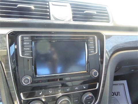 Volkswagen Passat 4dr Sdn 1.8T Auto SE 2016 Volkswagen Passat 4dr Sdn 1.8T Auto SE 2016