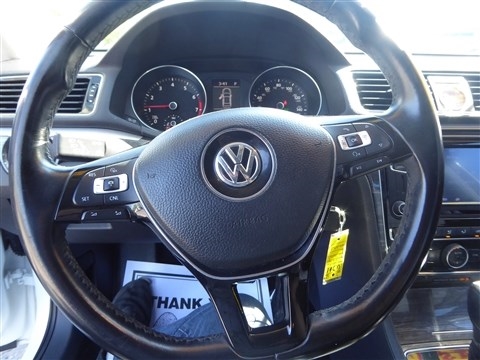 Volkswagen Passat 4dr Sdn 1.8T Auto SE 2016 Volkswagen Passat 4dr Sdn 1.8T Auto SE 2016