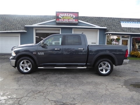 2014 RAM 1500 4WD Crew Cab 140.5" Big Horn