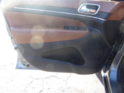 Jeep Grand Cherokee 4WD 4dr Overland Summit 2012 Jeep Grand Cherokee 4WD 4dr Overland Summit 2012