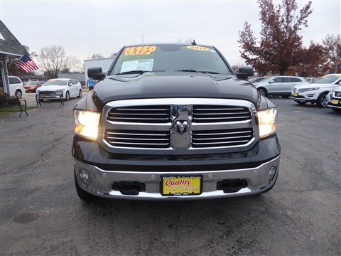 RAM 1500 Big Horn 4x4 Crew Cab 5'7" Box 2017