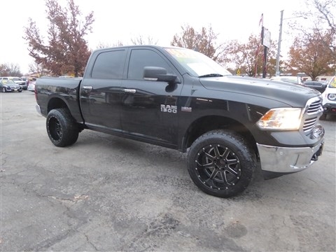 RAM 1500 Big Horn 4x4 Crew Cab 5'7" Box 2017