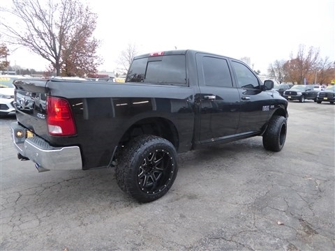 RAM 1500 Big Horn 4x4 Crew Cab 5'7" Box 2017