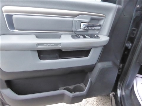 RAM 1500 Big Horn 4x4 Crew Cab 5'7" Box 2017