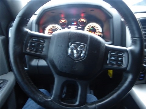 RAM 1500 Big Horn 4x4 Crew Cab 5'7" Box 2017