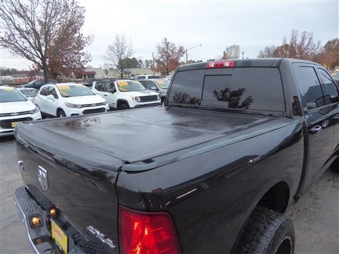 RAM 1500 Big Horn 4x4 Crew Cab 5'7" Box 2017