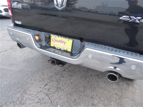 RAM 1500 Big Horn 4x4 Crew Cab 5'7" Box 2017