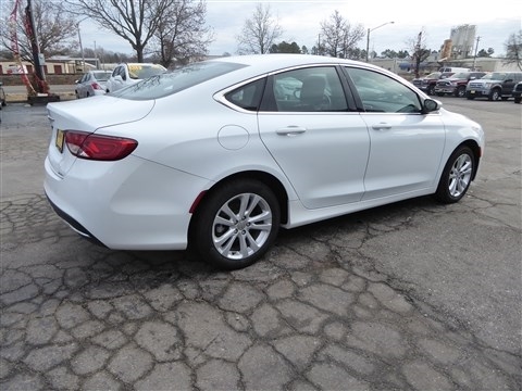 Chrysler 200 4dr Sdn Limited FWD 2015