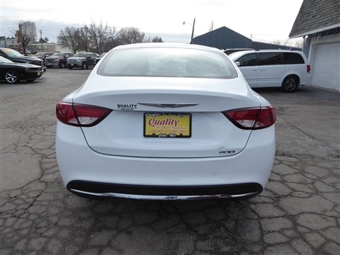Chrysler 200 4dr Sdn Limited FWD 2015