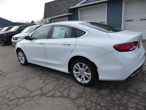 Chrysler 200 4dr Sdn Limited FWD 2015