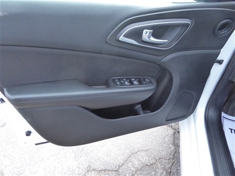 Chrysler 200 4dr Sdn Limited FWD 2015