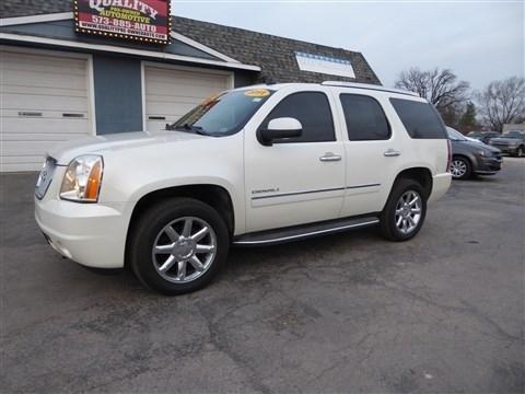 GMC Yukon AWD 4dr 1500 Denali 2011