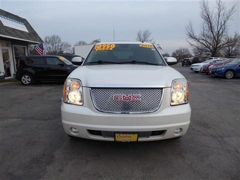 GMC Yukon AWD 4dr 1500 Denali 2011