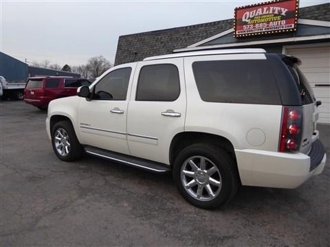 GMC Yukon AWD 4dr 1500 Denali 2011