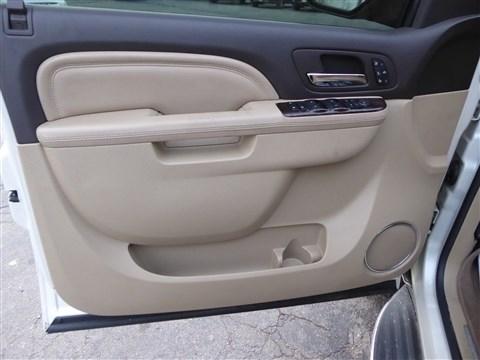 GMC Yukon AWD 4dr 1500 Denali 2011