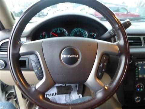 GMC Yukon AWD 4dr 1500 Denali 2011