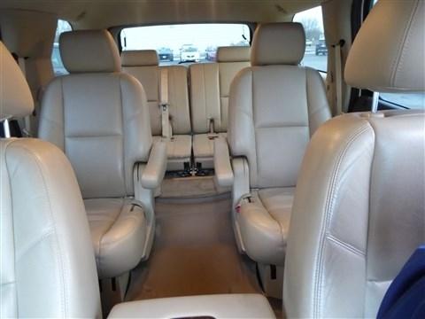 GMC Yukon AWD 4dr 1500 Denali 2011