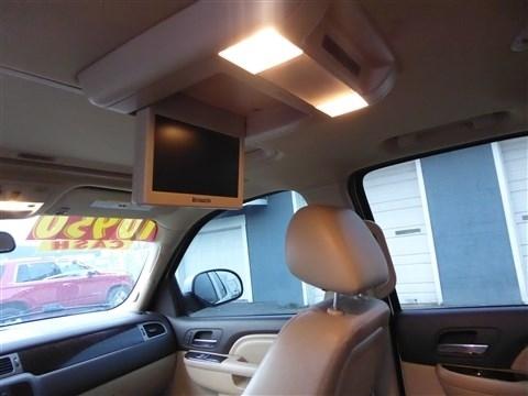 GMC Yukon AWD 4dr 1500 Denali 2011