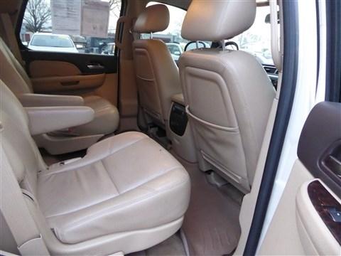 GMC Yukon AWD 4dr 1500 Denali 2011