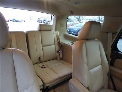 GMC Yukon AWD 4dr 1500 Denali 2011