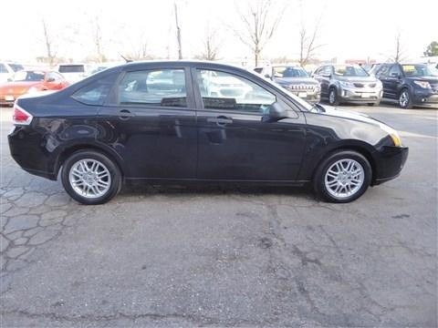 Ford Focus 4dr Sdn SE 2010