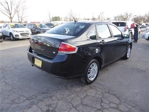 Ford Focus 4dr Sdn SE 2010