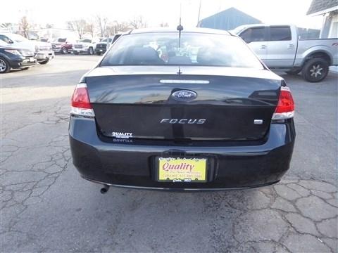 Ford Focus 4dr Sdn SE 2010