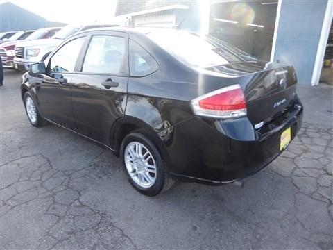 Ford Focus 4dr Sdn SE 2010