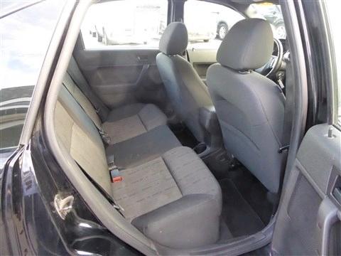 Ford Focus 4dr Sdn SE 2010