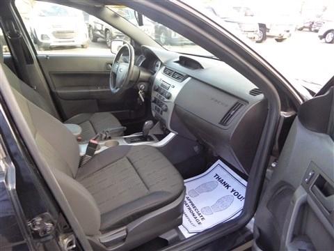 Ford Focus 4dr Sdn SE 2010