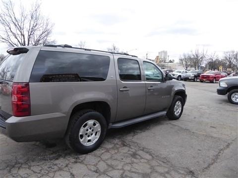 Chevrolet Suburban 2WD 4dr 1500 LT 2013