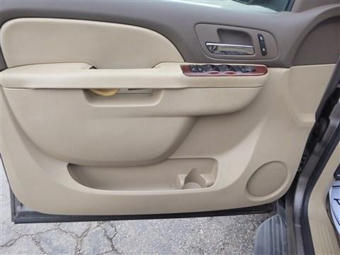 Chevrolet Suburban 2WD 4dr 1500 LT 2013