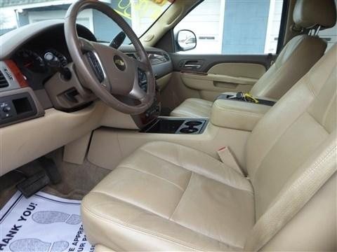 Chevrolet Suburban 2WD 4dr 1500 LT 2013